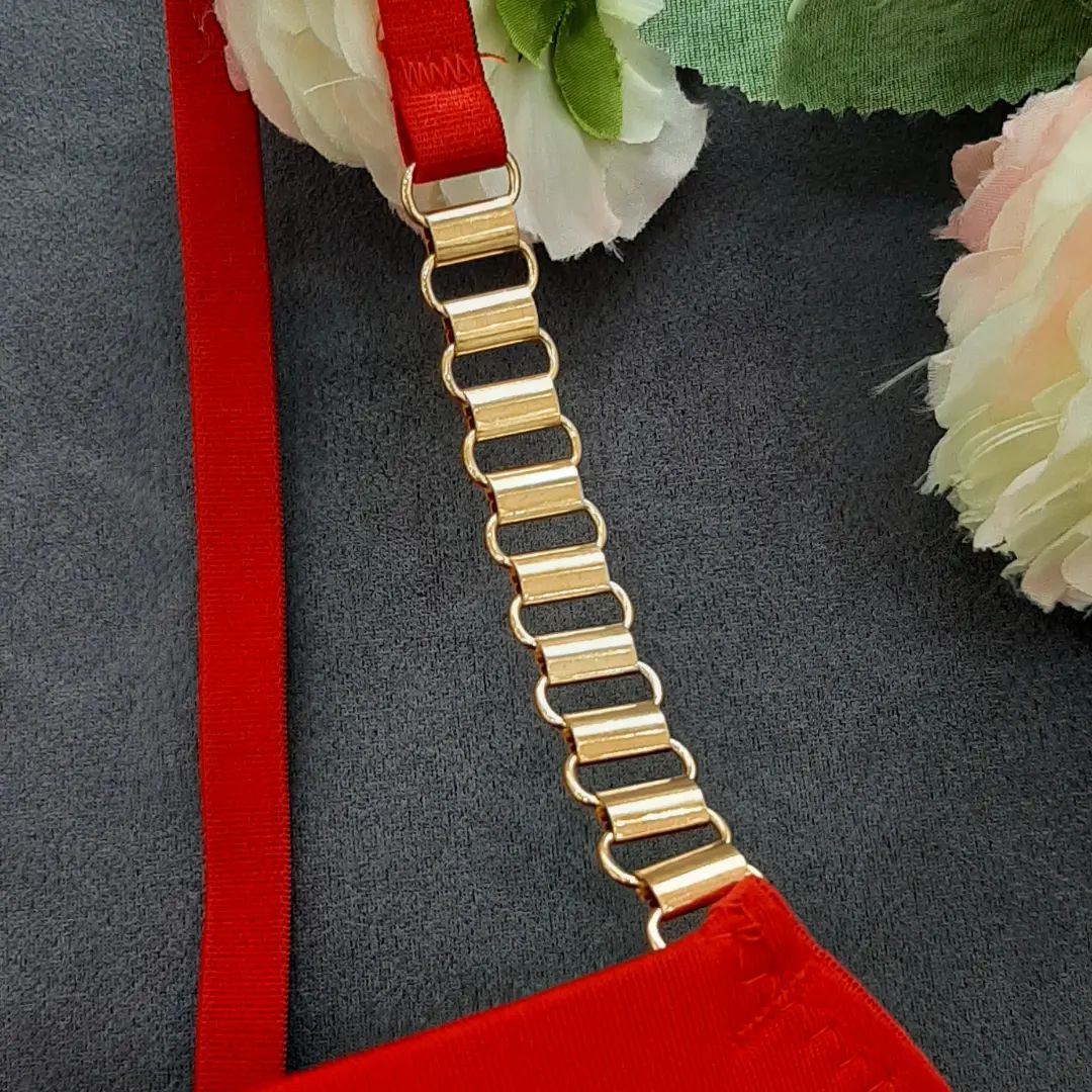 Scarlet V-Gold Chain Luxury Set